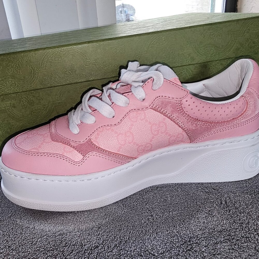 LIKE NEW PINK GUCCI SHOES